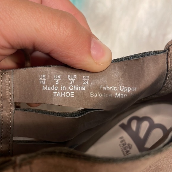 Fergalicious Woman’s Brown Suede Stiletto Heels Size 7M - Picture 6 of 8